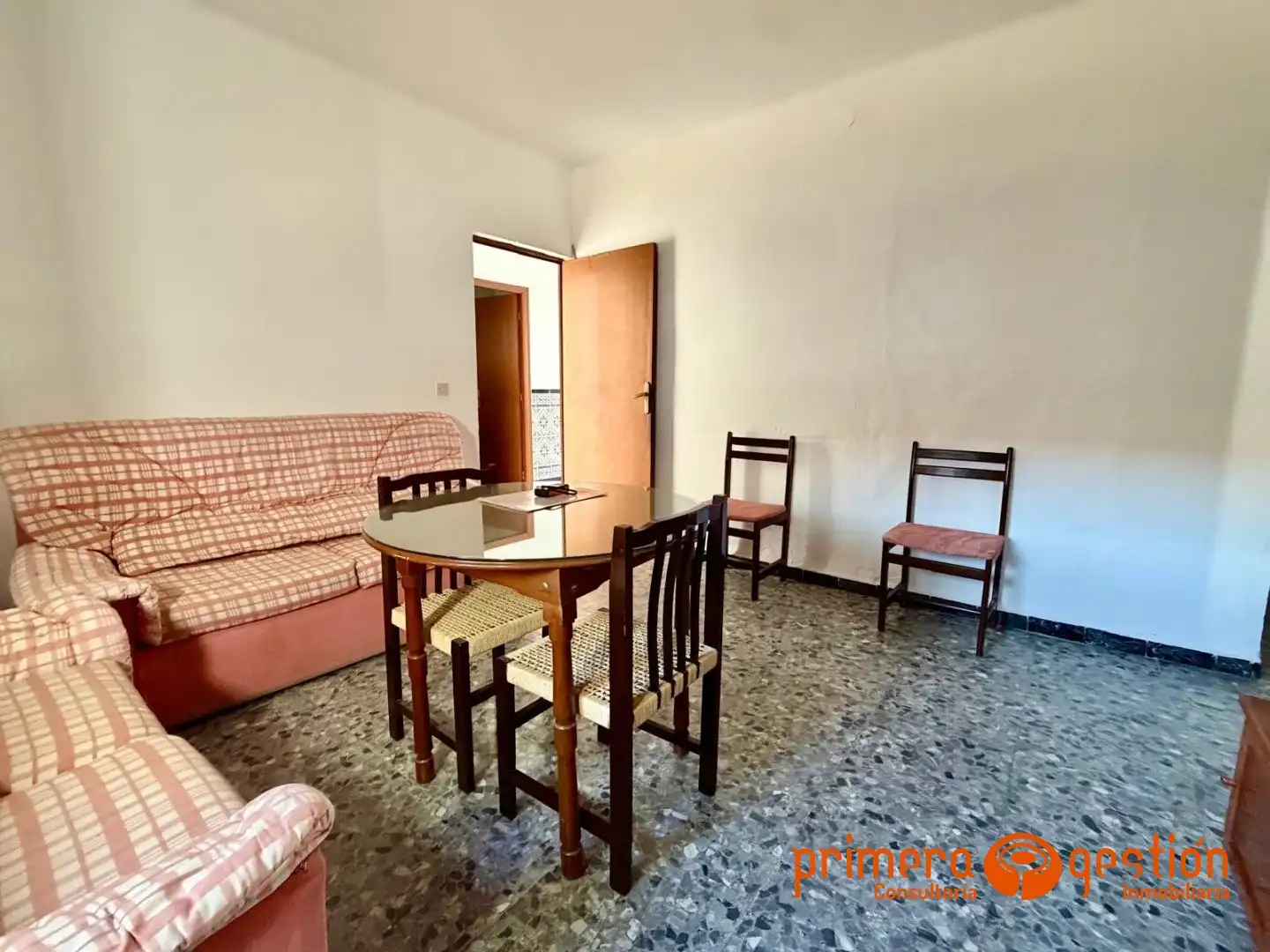 Sala de estar de Casa o chalet en venta en Lora del Río con Trastero y Amueblado