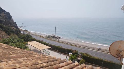 Atico en venta Torrox costa ( El peñoncillo) con 3 dormitorios y vistas frontales al mar.