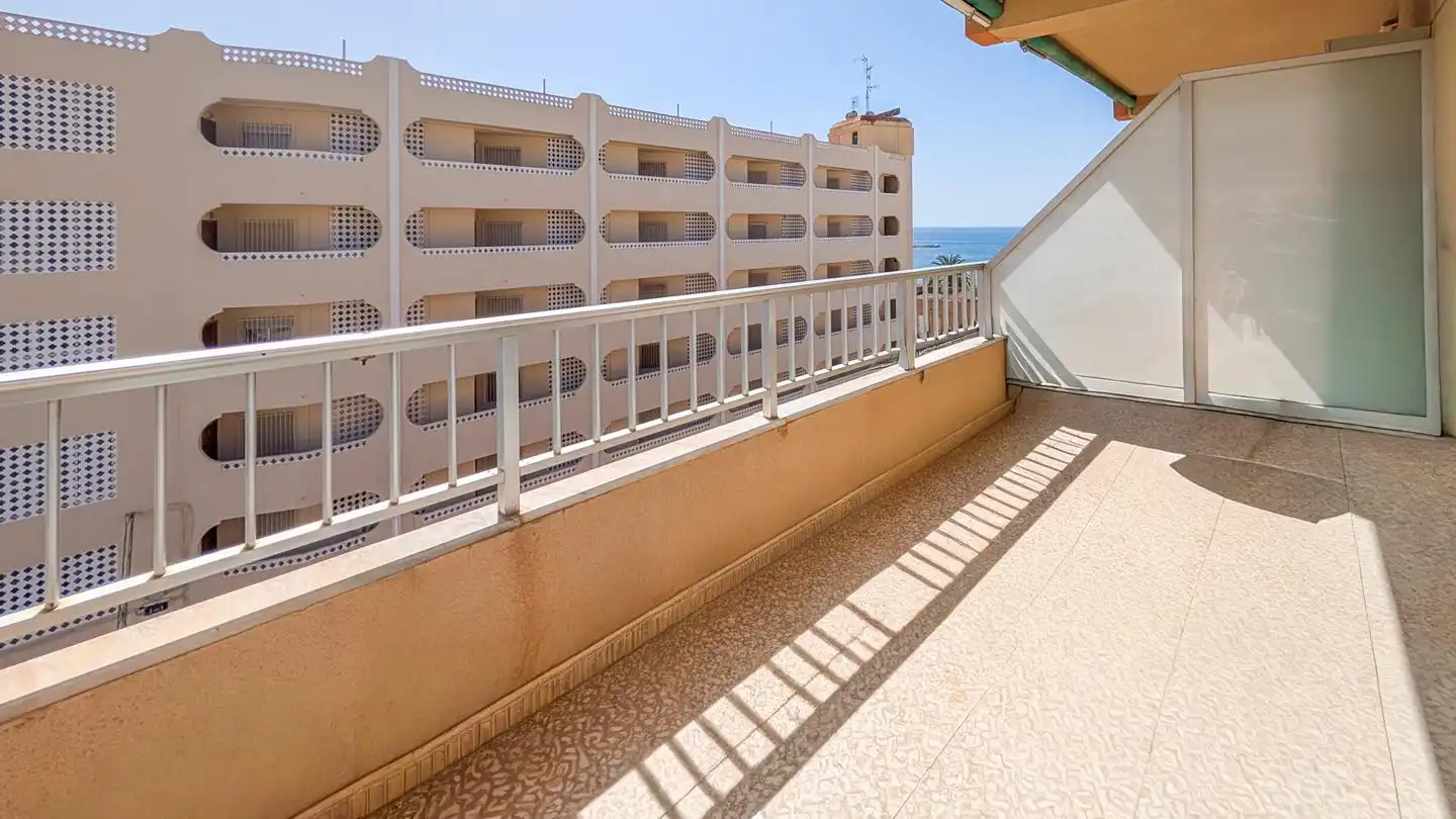 Terrasse von Wohnung zum Verkauf in Santa Pola mit Terrasse, Abstellraum und Möbliert