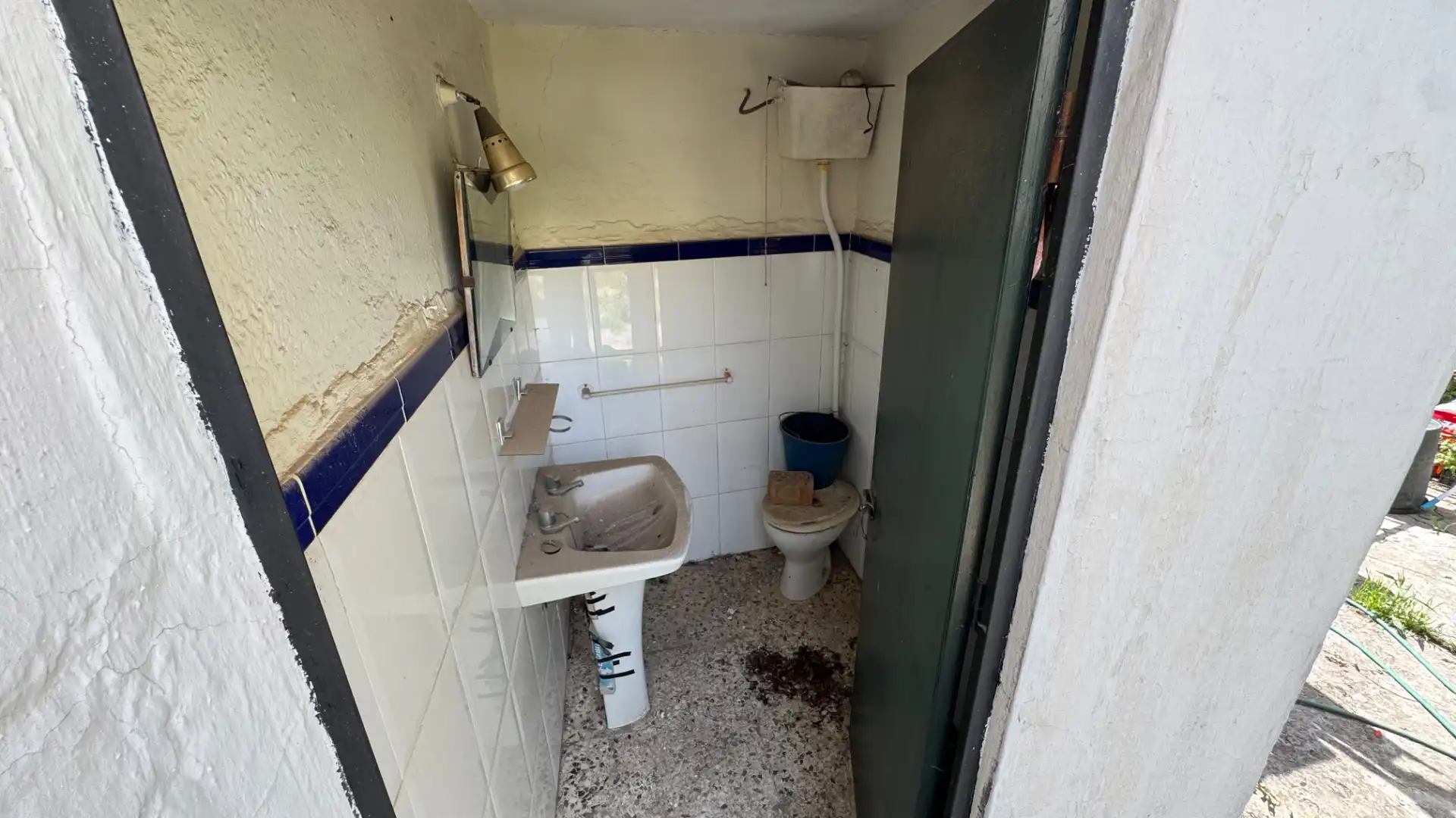 Bathroom of Houses for sale in Brenes  with Air Conditioner, Private garden and Furnished