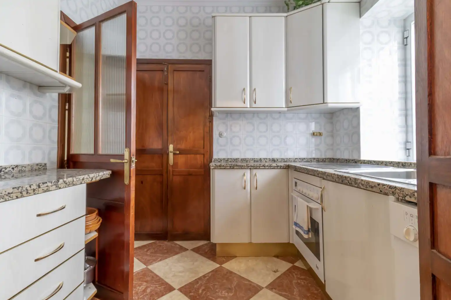 Cuina de Casa adosada en venda en Villanueva del Río y Minas amb Aire condicionat, Terrassa i Balcó