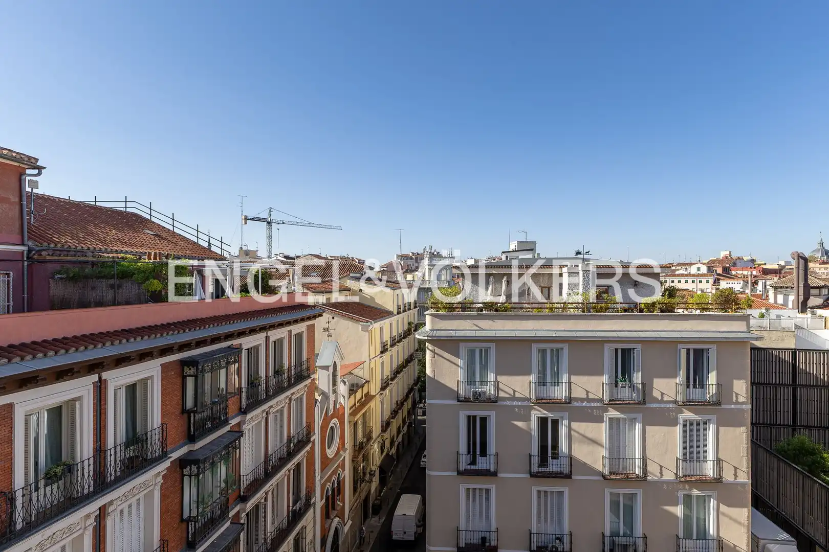 Außenansicht von Wohnung zur Miete in Madrid mit Klimaanlage, Heizung und Möbliert