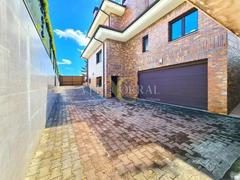 Vista exterior de Casa o chalet en venta en Oviedo  con Calefacción, Jardín privado y Terraza