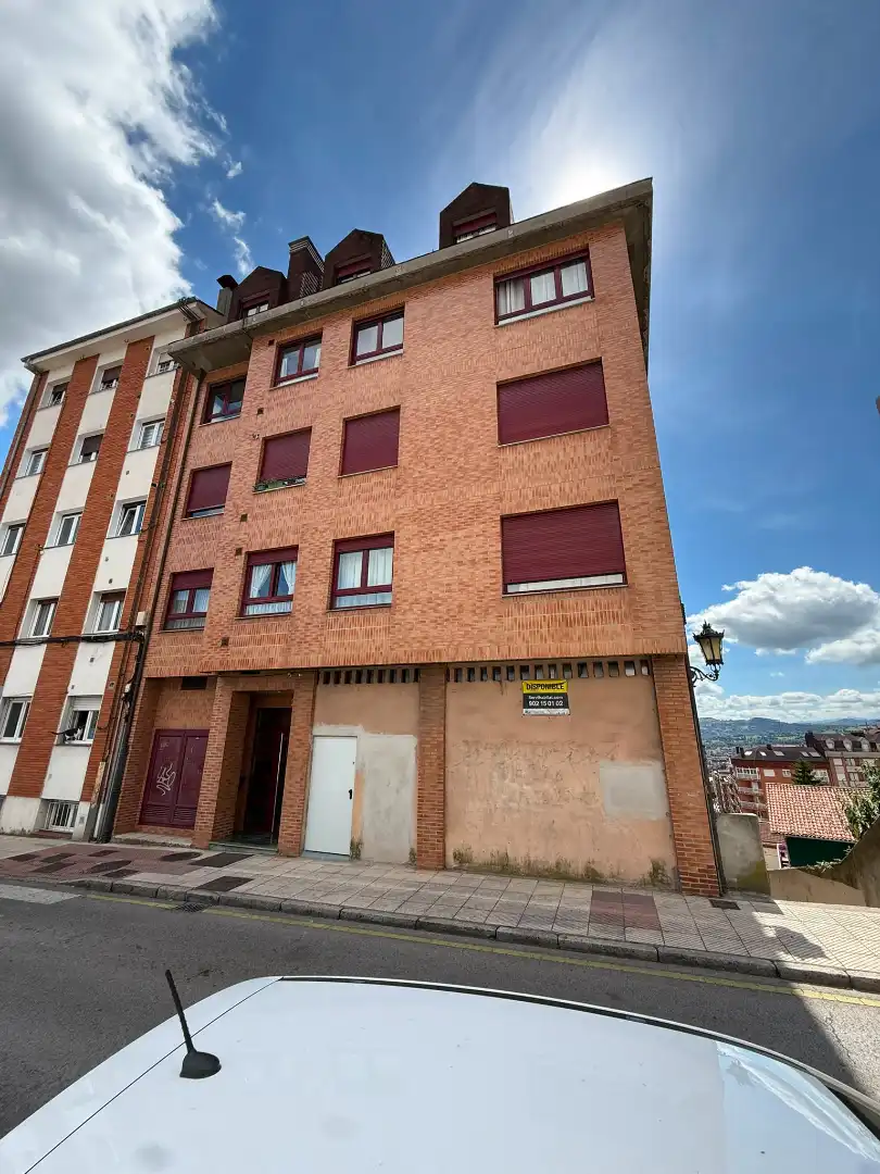 Vista exterior de Piso en venta en Oviedo  con Calefacción y Trastero