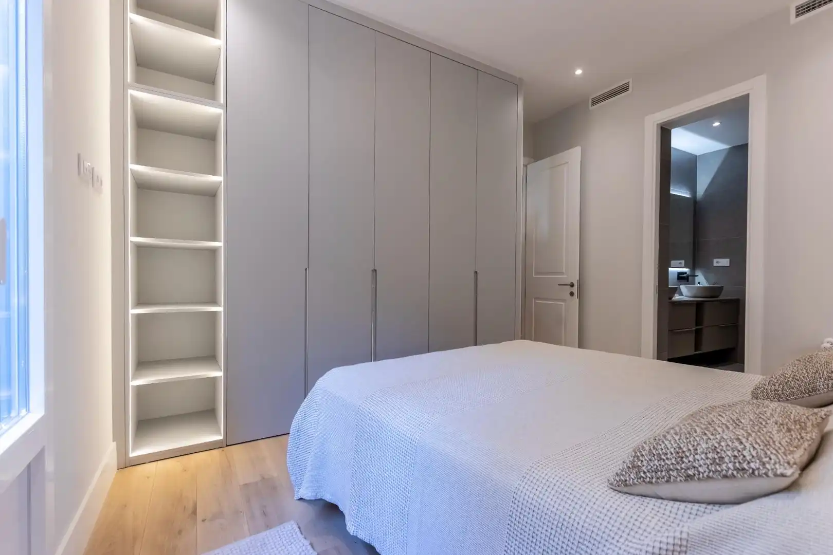 Habitación de Apartamento de alquiler en Madrid con Aire acondicionado, Calefacción y Amueblado