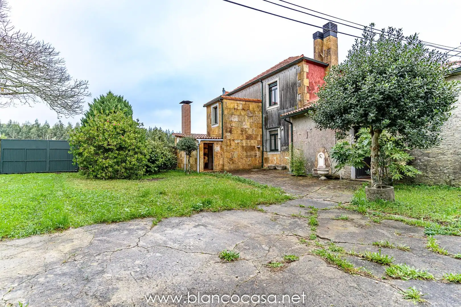 Houses for sale in Coristanco  with Private garden, Storage room and Furnished