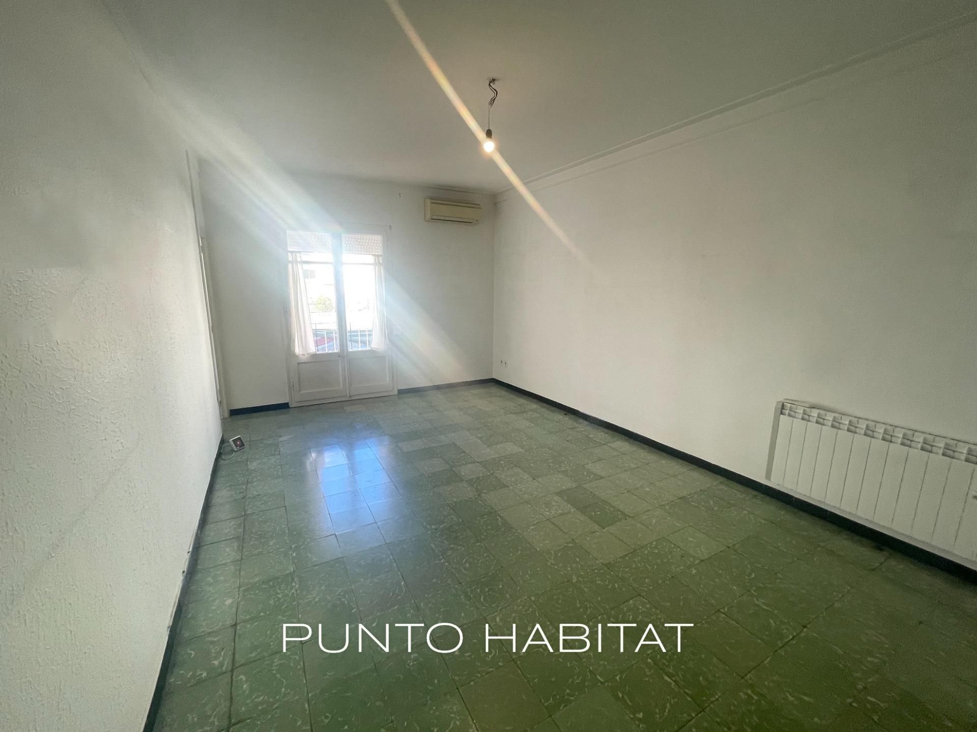 Living room of Flat for sale in  Barcelona Capital  with Air Conditioner, Heating and Balcony