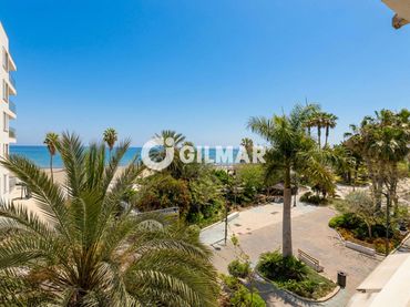 Apartament amb balcó en venda a Estepona Pueblo