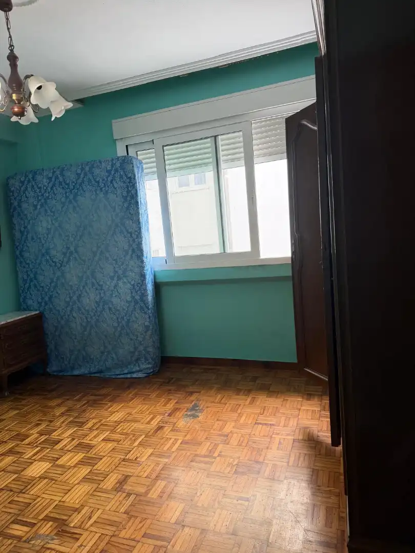 Schlafzimmer von Wohnung zum Verkauf in Santiago de Compostela  mit Heizung, Parkett und Abstellraum