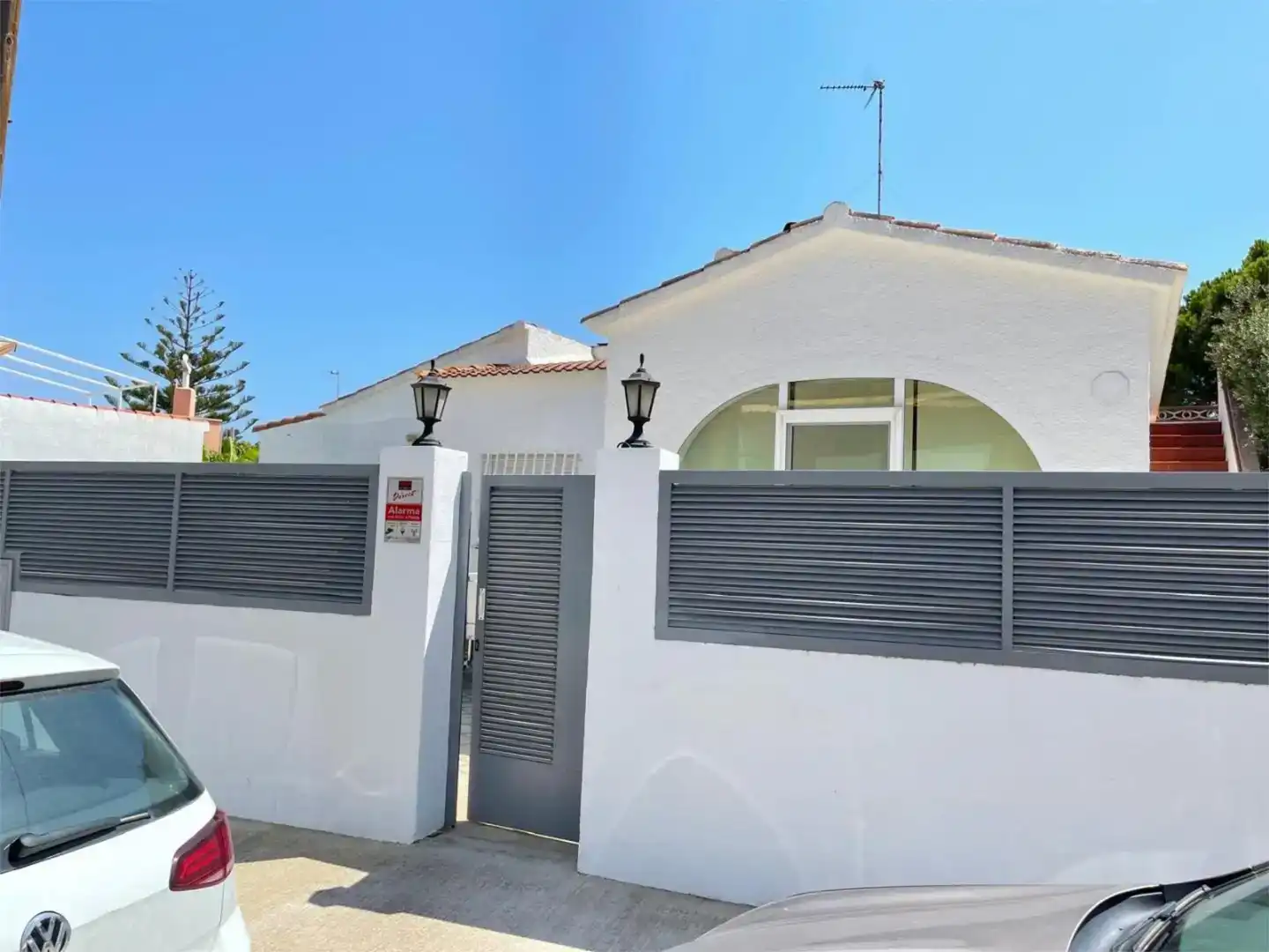 Vista exterior de Casa o xalet en venda en Amposta amb Aire condicionat i Piscina