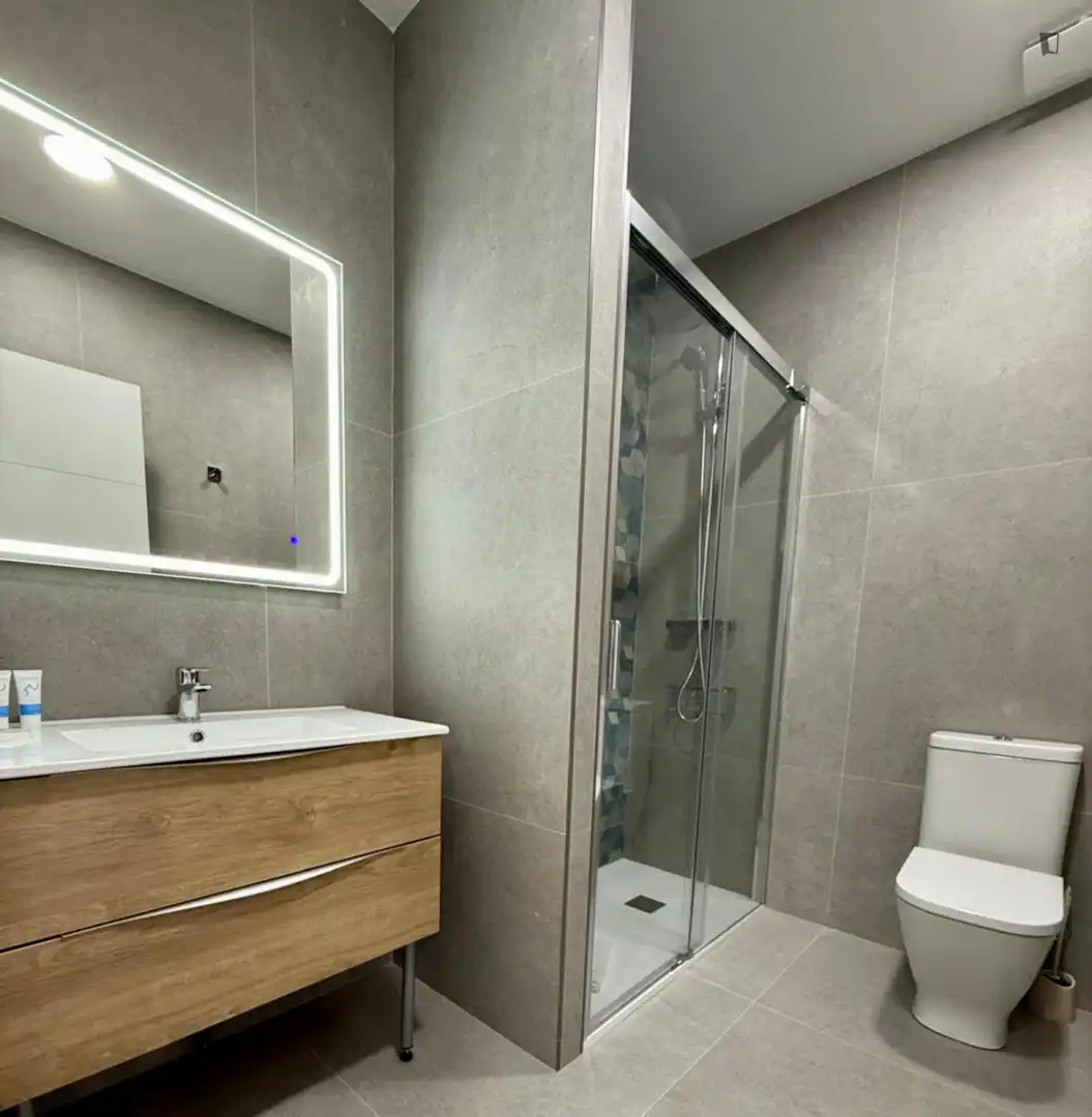 Baño de Apartamento de alquiler en Barcelona con Aire acondicionado, Calefacción y Amueblado