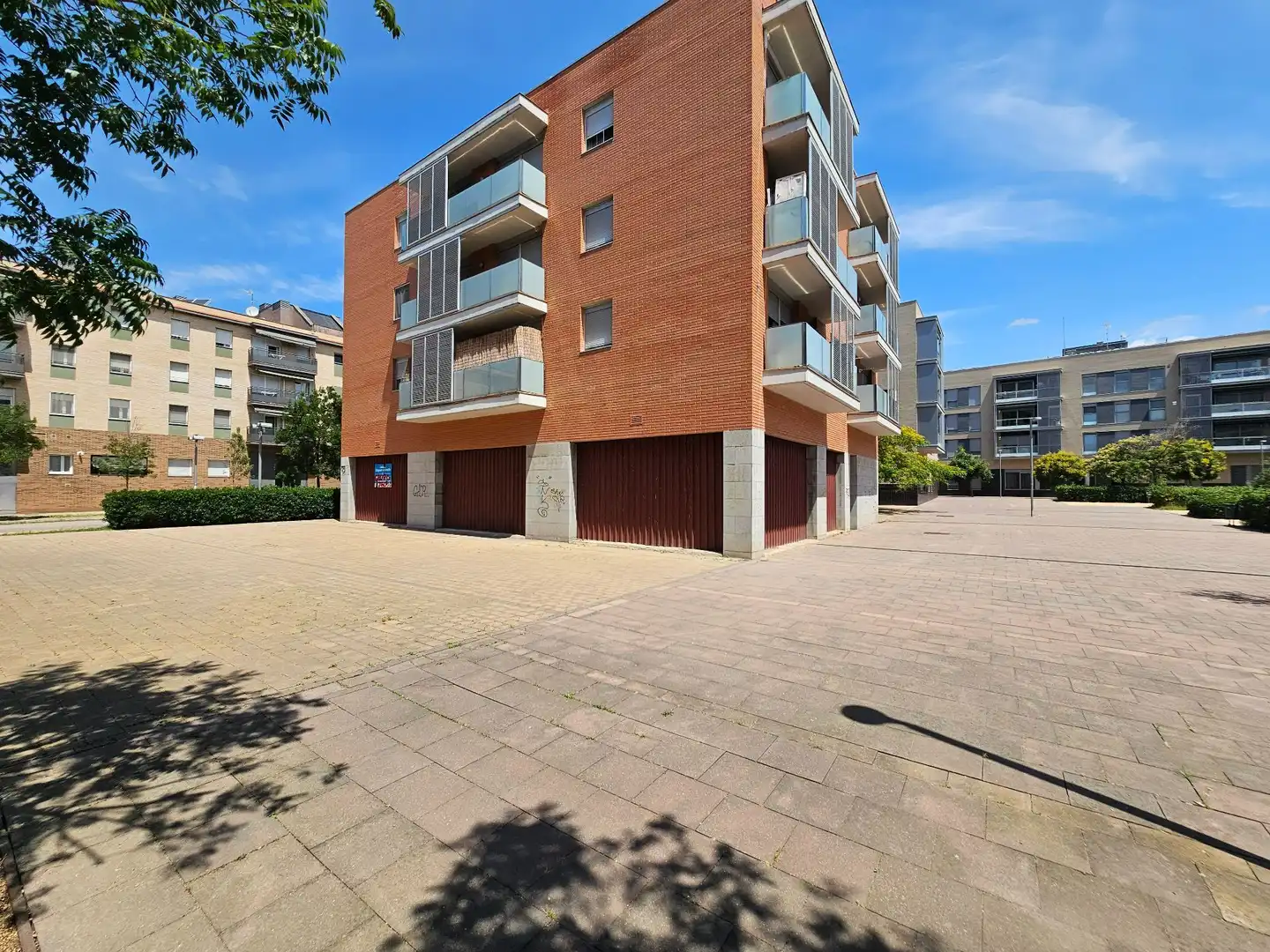 Local comercial de lloguer a Enric Morera