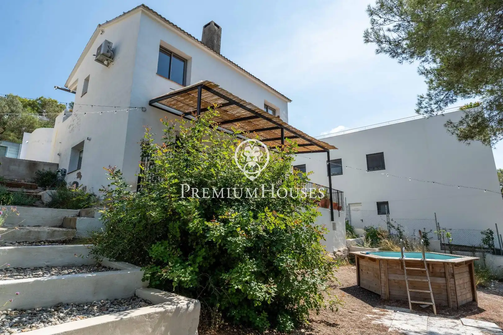 Vista exterior de Casa o xalet en venda en Sant Pere de Ribes amb Aire condicionat, Calefacció i Jardí privat