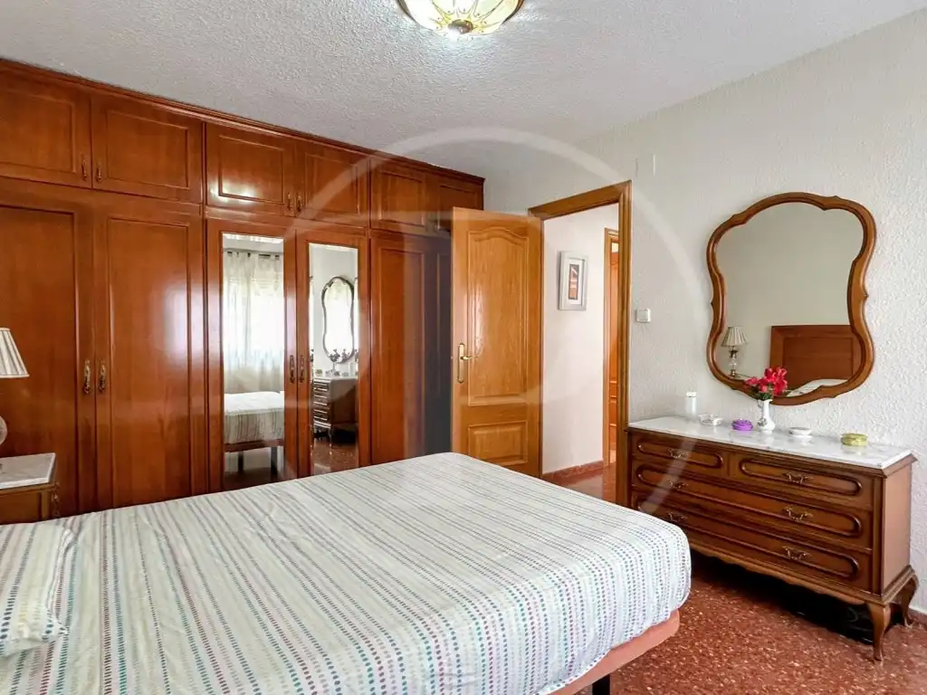 Schlafzimmer von Wohnungen zum Verkauf in Valencia mit Klimaanlage und Balkon