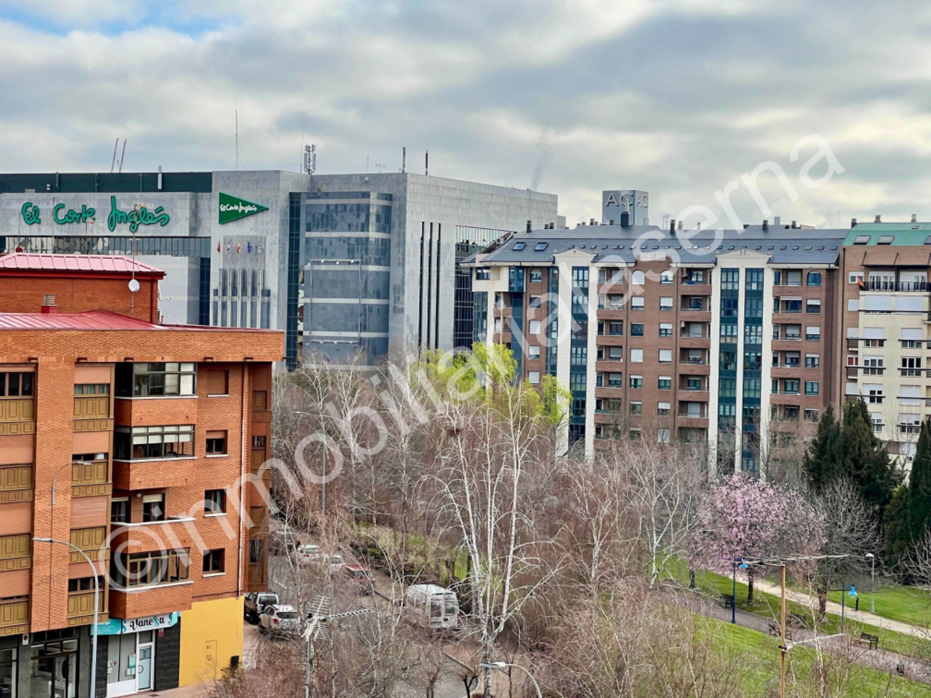 Exterior view of Attic for sale in León Capital   with Heating, Parquet flooring and Terrace