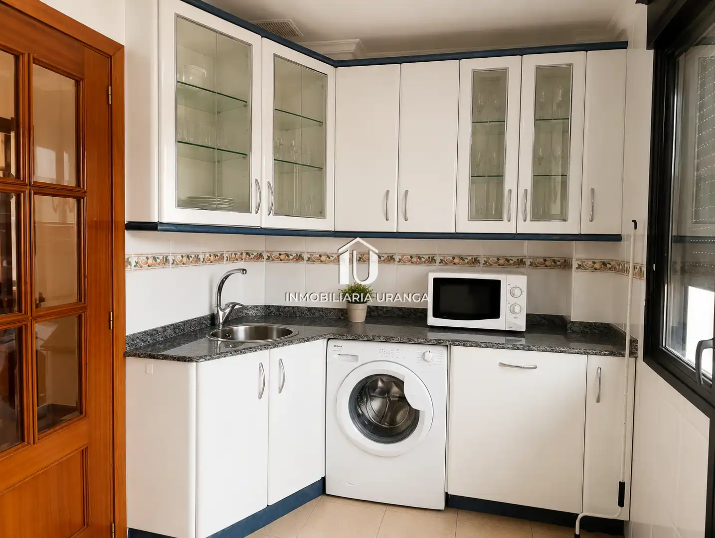 Cocina de Piso en venta en Castro-Urdiales con Calefacción, Terraza y Piscina comunitaria