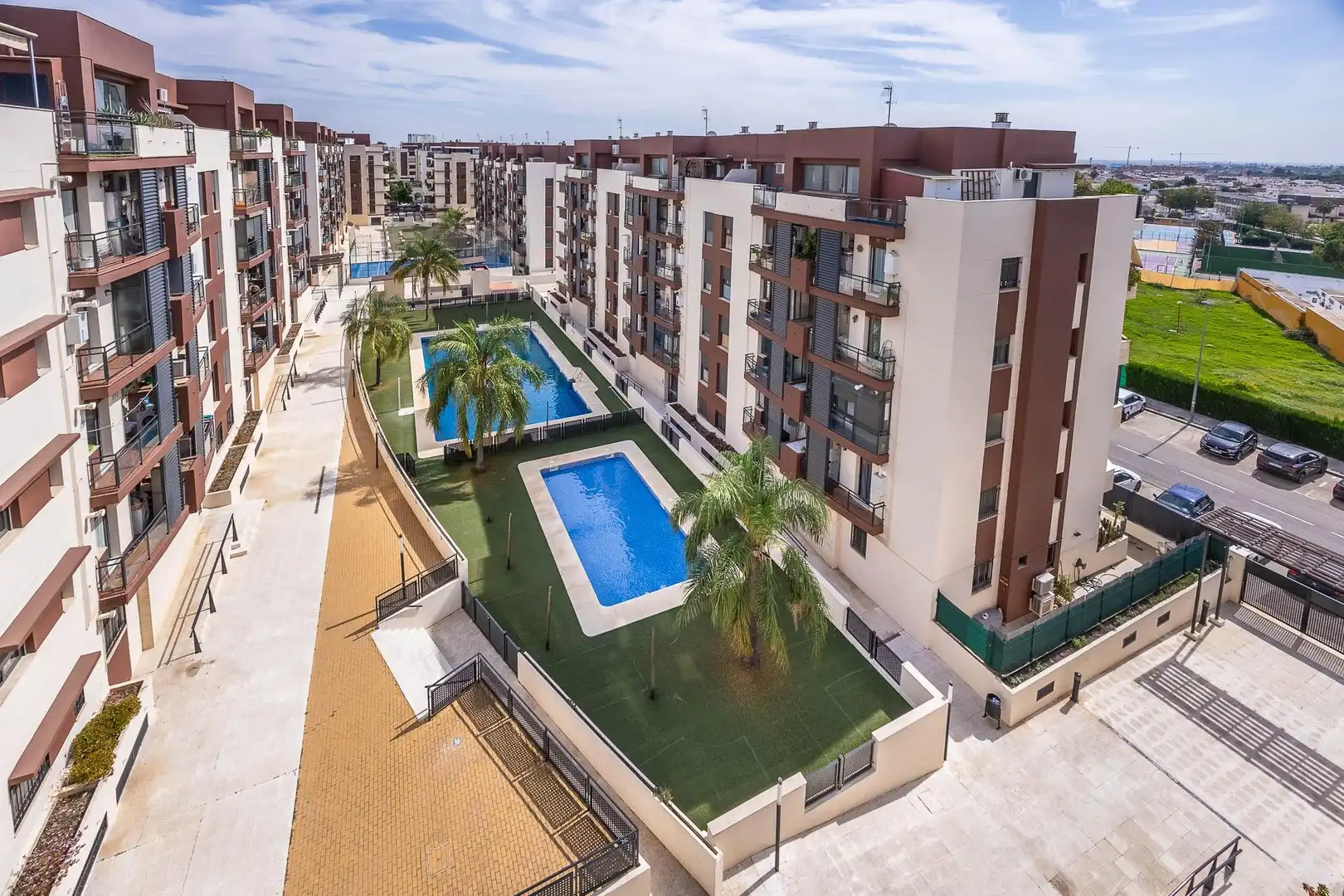 Piscina de Piso en venta en Mairena del Aljarafe con Aire acondicionado, Terraza y Trastero