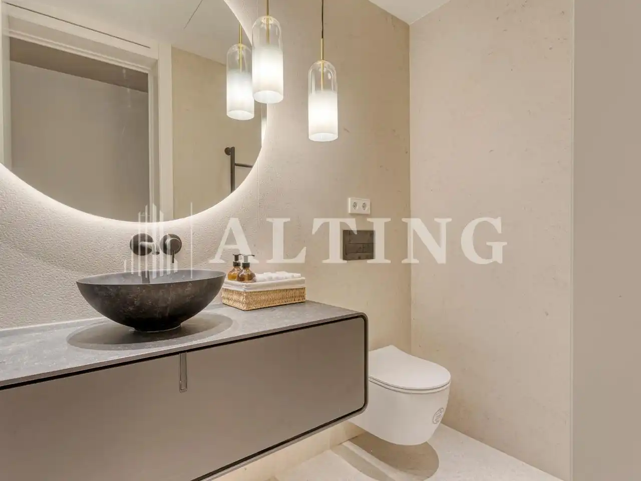 Baño de Piso en venta en Barcelona con Aire acondicionado, Calefacción y Jardín privado