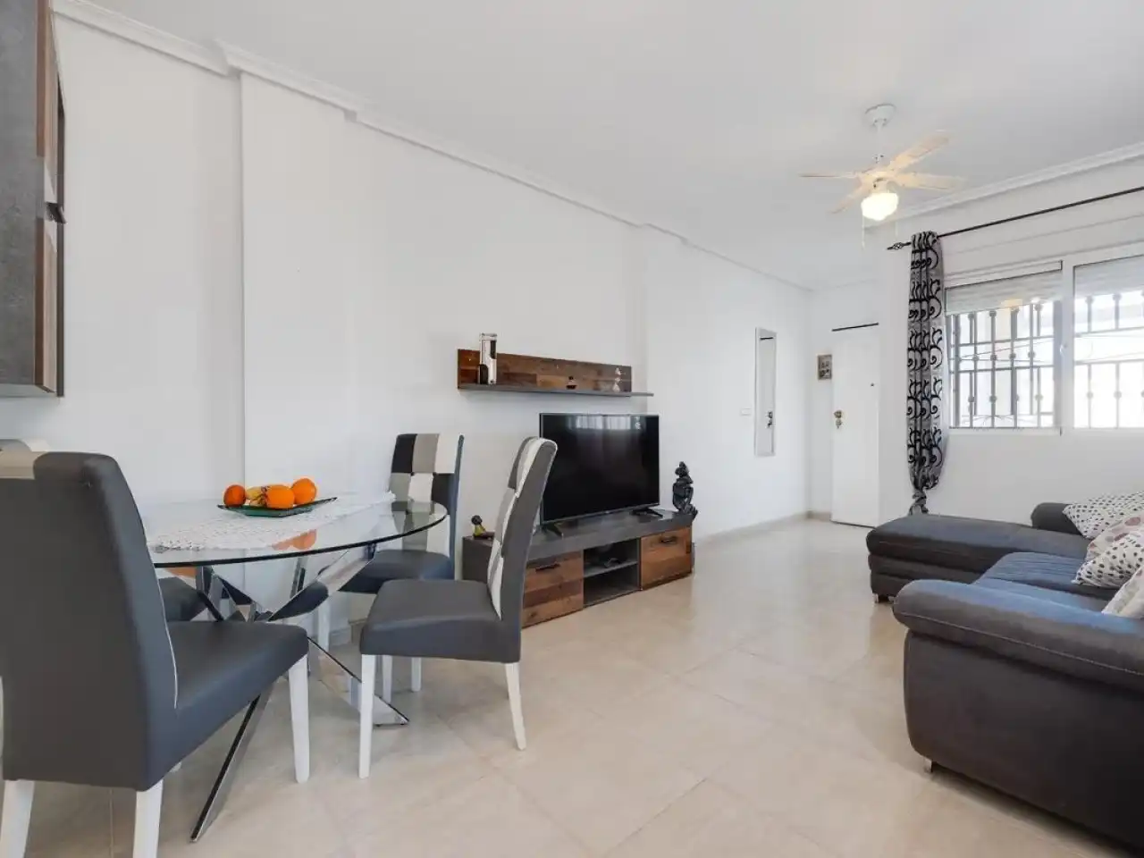 Sala d'estar de Casa o xalet en venda en Orihuela amb Aire condicionat, Calefacció i Jardí privat
