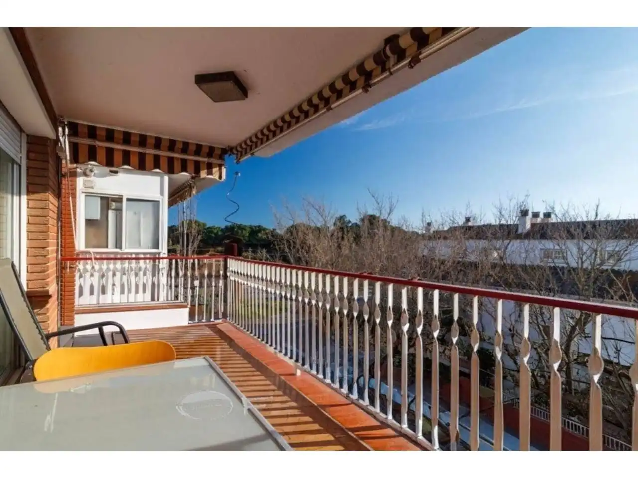 Vista exterior de Àtic en venda en Castelldefels amb Aire condicionat, Calefacció i Parquet