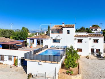 Casa rustica con piscina in vendita a Teulada
