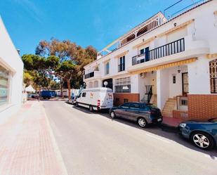 Vista exterior de Casa o xalet en venda en Guardamar del Segura amb Aire condicionat, Terrassa i Balcó