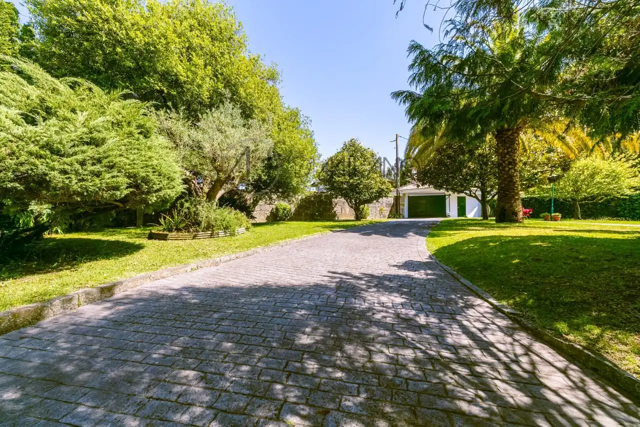 Vista exterior de Casa o chalet en venta en Vigo  con Calefacción, Jardín privado y Parquet