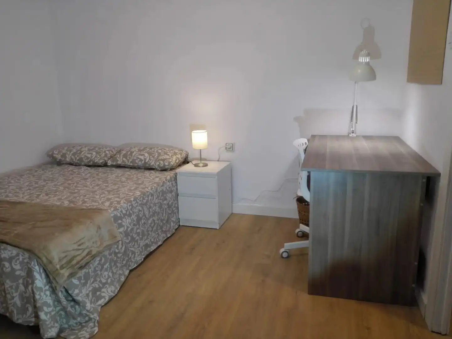 Bedroom of Flat for share in Benimaclet