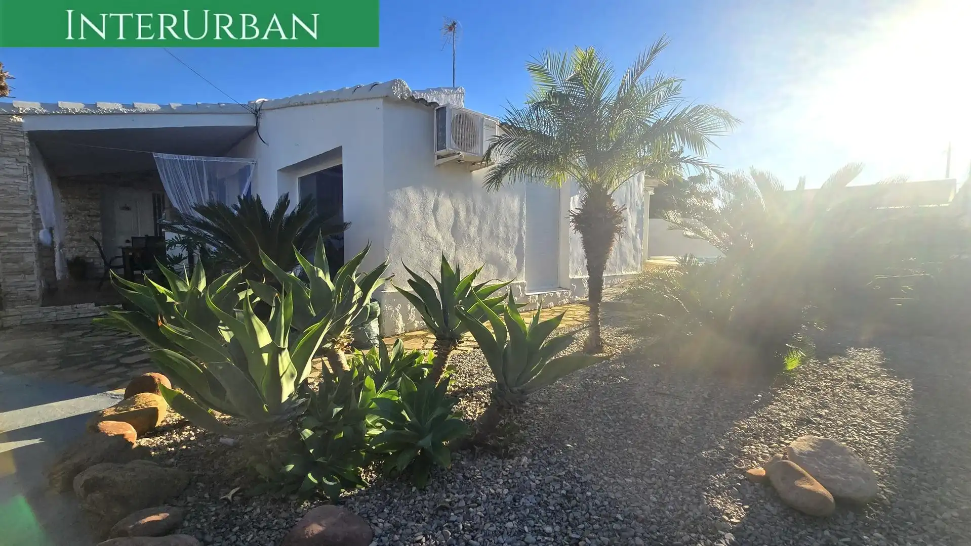 Vista exterior de Casa o xalet en venda en La Pobla de Vallbona amb Aire condicionat, Calefacció i Jardí privat