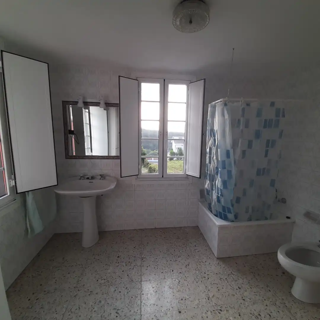 Bany de Casa o xalet en venda en Mañón amb Jardí privat, Parquet i Moblat