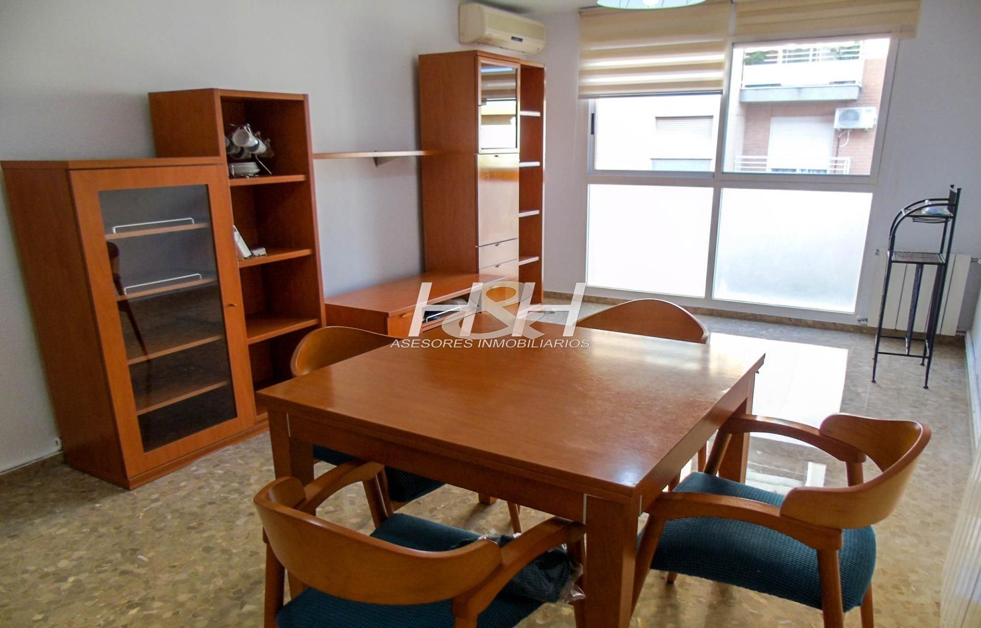 Dining room of Flat to rent in Burjassot  with Air Conditioner and Heating