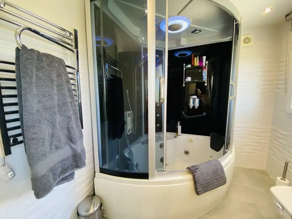 Bathroom of Houses for sale in Calvià  with Air Conditioner, Private garden and Terrace