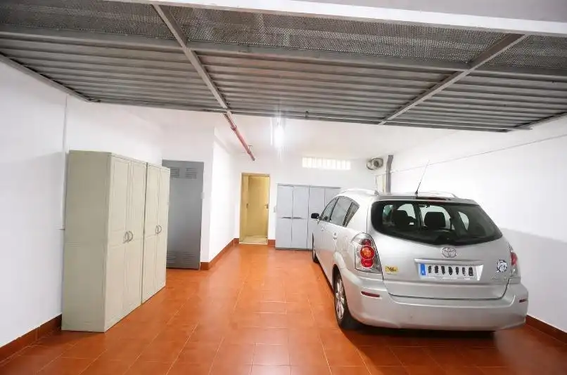 Einfamilien-Reihenhaus zum Verkauf in Sitges mit Klimaanlage, Heizung und Privatgarten