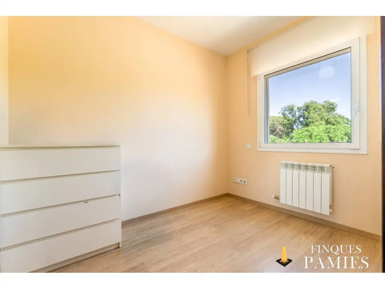 Habitación de Casa adosada en venta en Riudoms con Aire acondicionado, Calefacción y Jardín privado