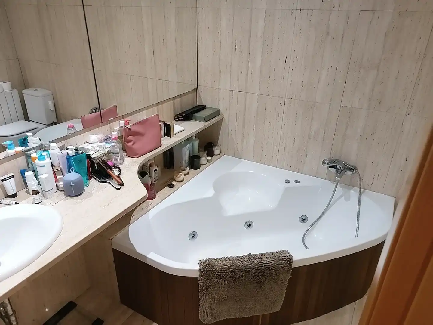 Bany de Pis de lloguer en Girona amb Aire condicionat, Calefacció i Jardí privat