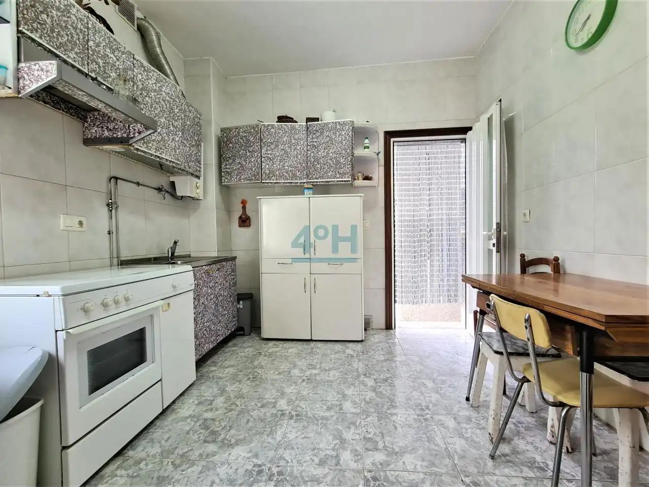 Cuina de Casa o xalet en venda en Ourense Capital  amb Jardí privat i Traster