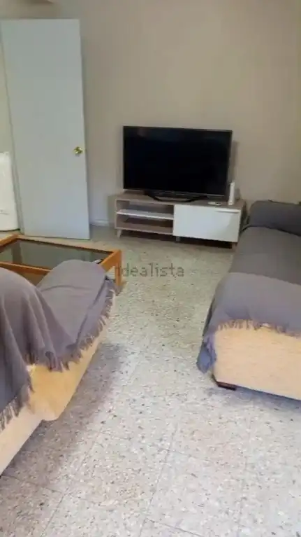Sala d'estar de Pis de lloguer en Jaén amb Aire condicionat, Terrassa i Moblat