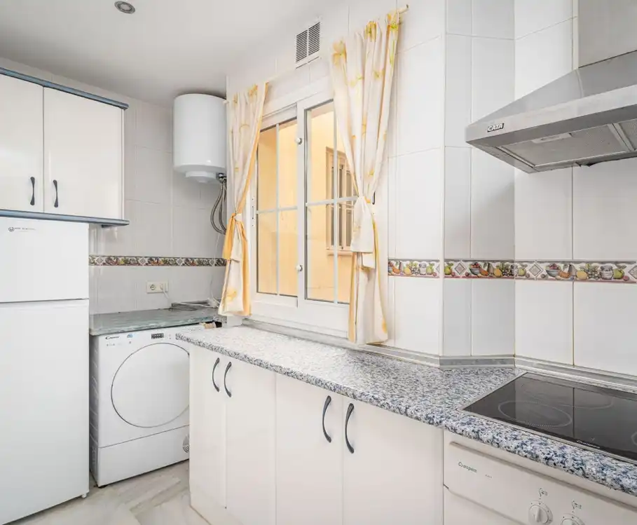 Flat with terrace for sale in San Luis de Sabinillas, imagen 4