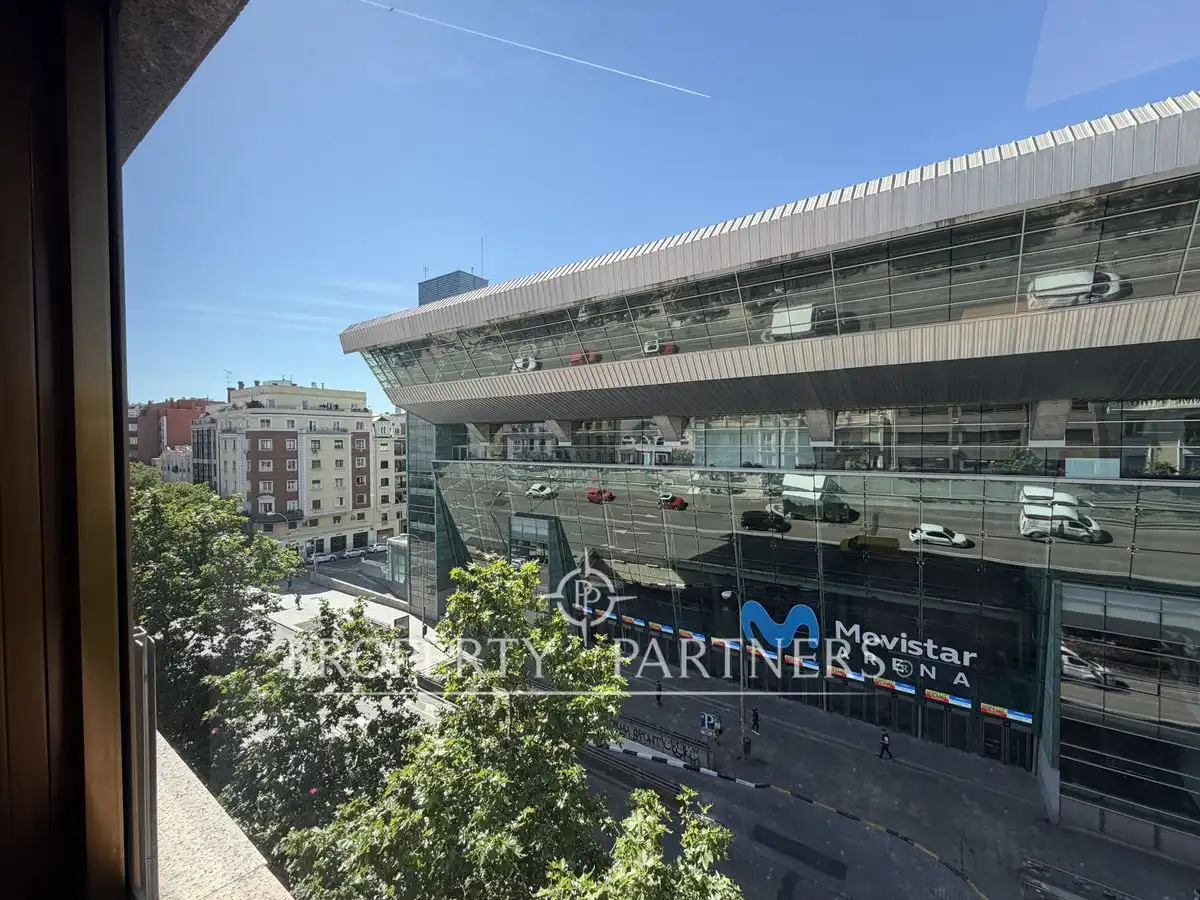 Exterior view of Office for rent in Madrid  with Heating and Furnished