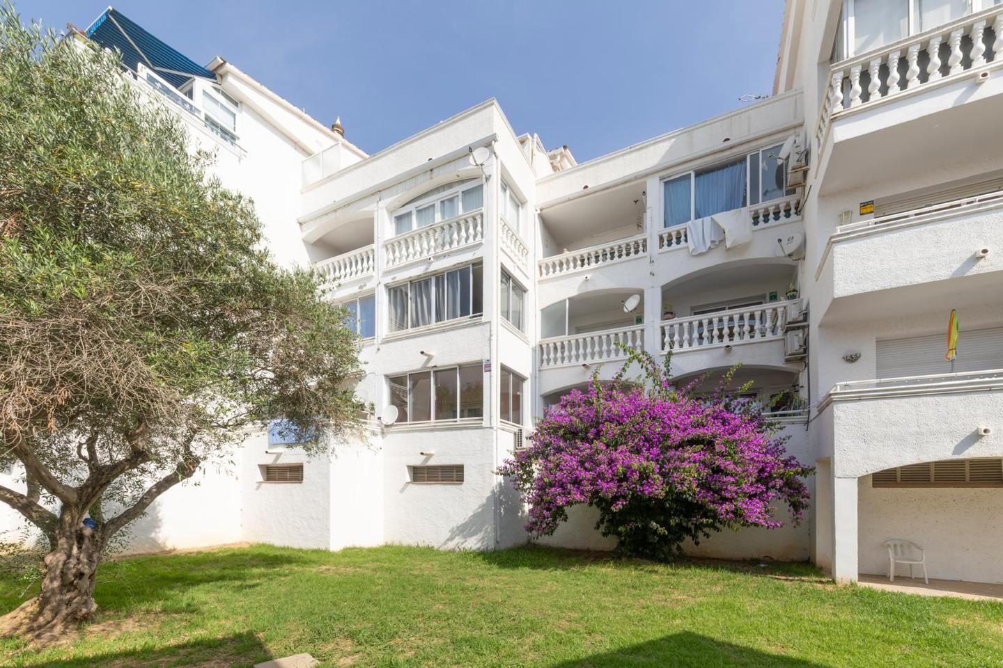 Exterior view of Study for sale in Empuriabrava  with Air Conditioner, Terrace and Furnished
