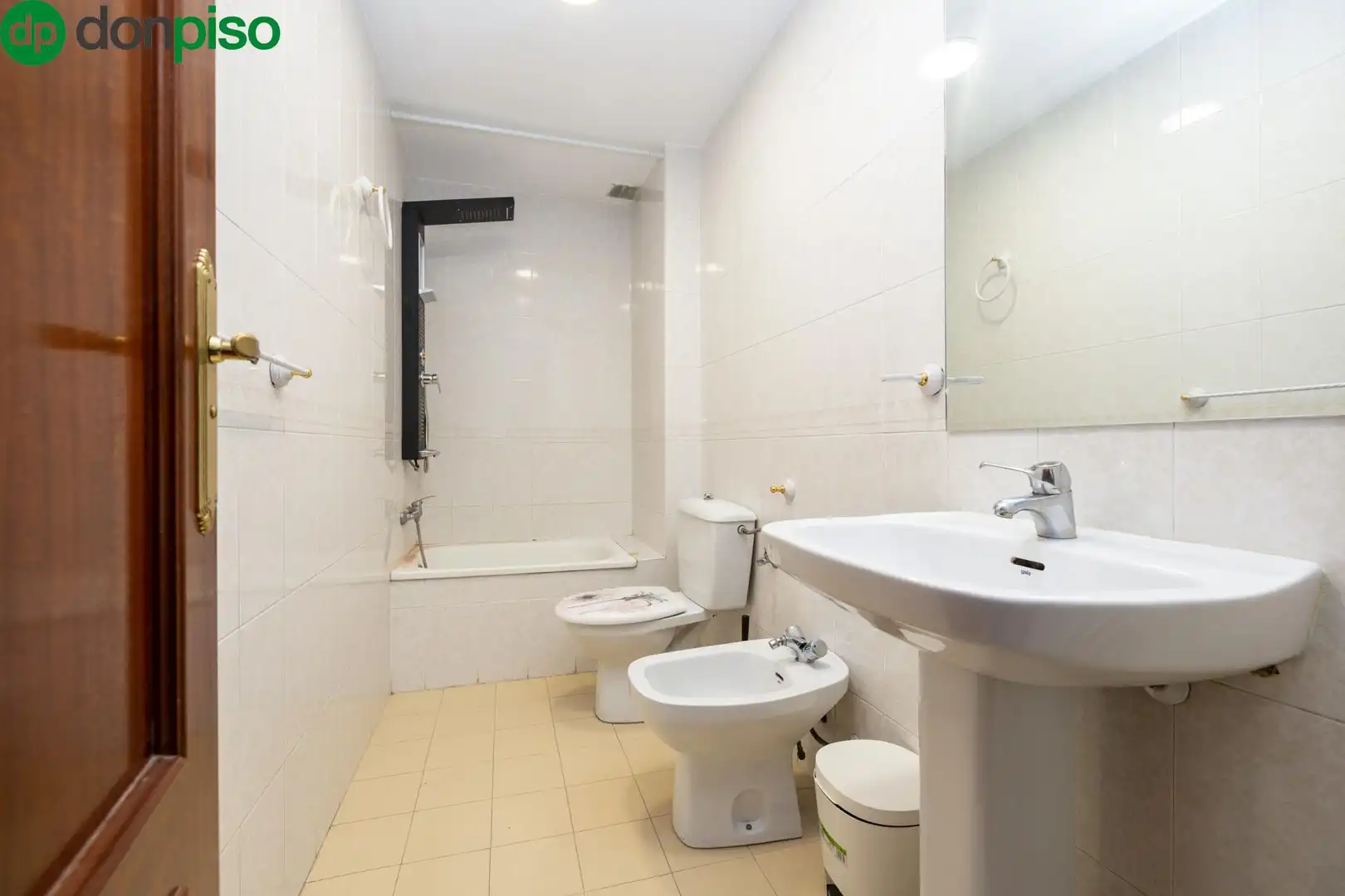 Bathroom of Flat for sale in Granada  with Alarm