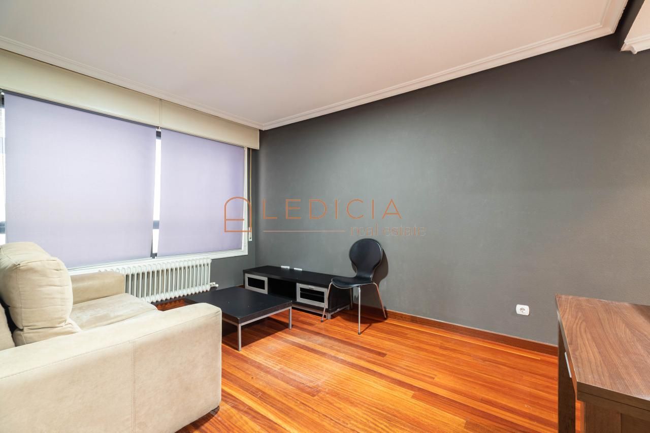 Living room of Flat for sale in Vigo   with Heating, Storage room and Furnished