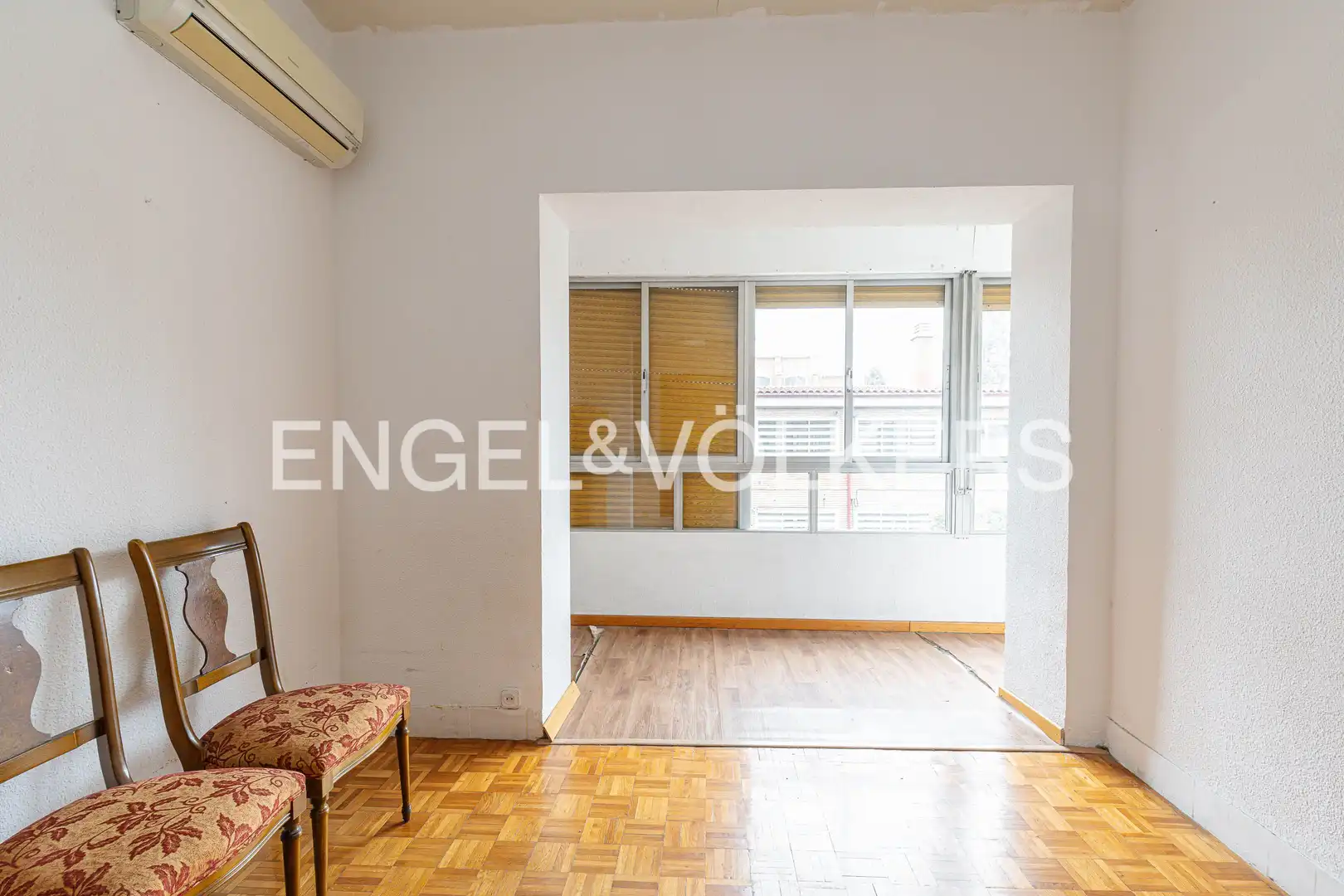 Sala d'estar de Casa adosada en venda en Madrid amb Aire condicionat, Calefacció i Jardí privat