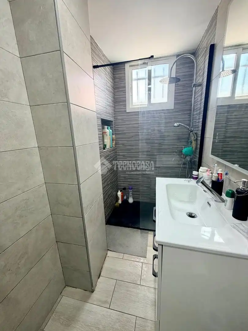 Baño de Piso en venta en Sevilla con Aire acondicionado, Calefacción y Terraza