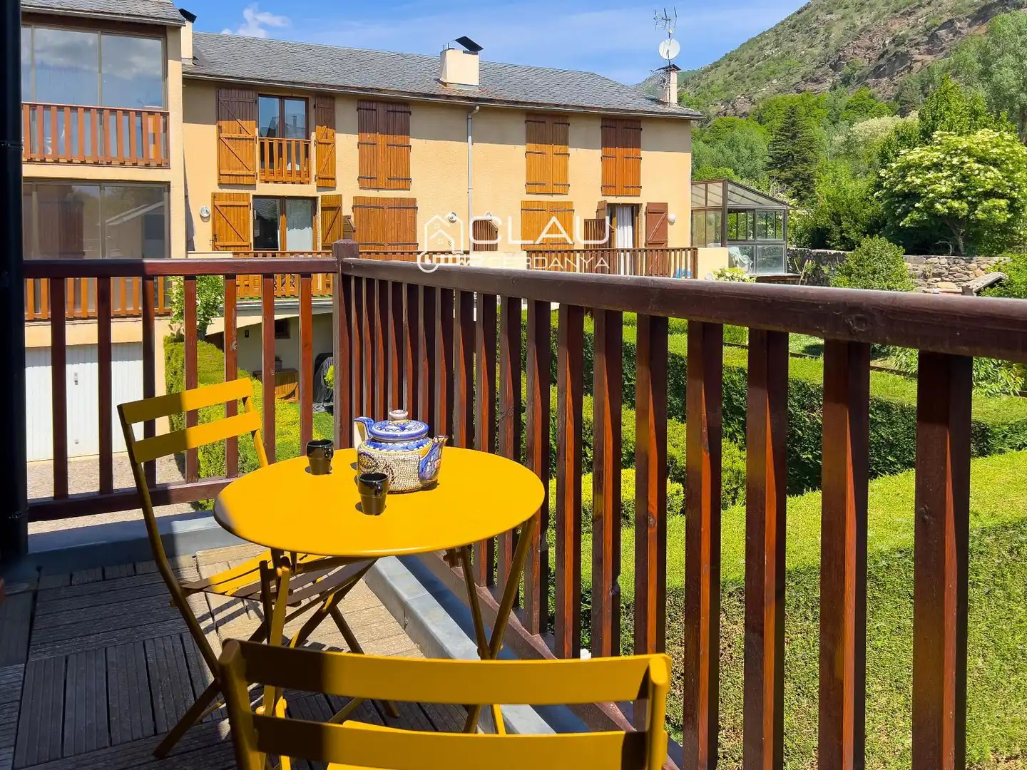 Terrasse von Einfamilien-Reihenhaus zur Miete in Latour - de - Carol mit Heizung, Privatgarten und Terrasse