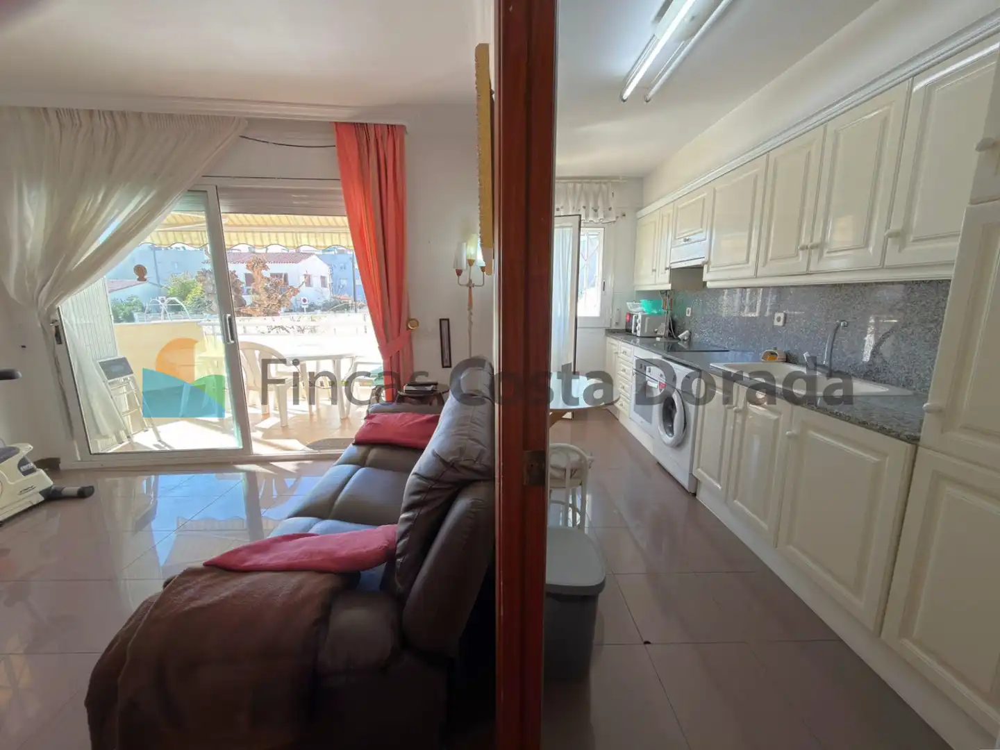 Sala de estar de Planta baja en venta en Cubelles con Aire acondicionado, Calefacción y Jardín privado