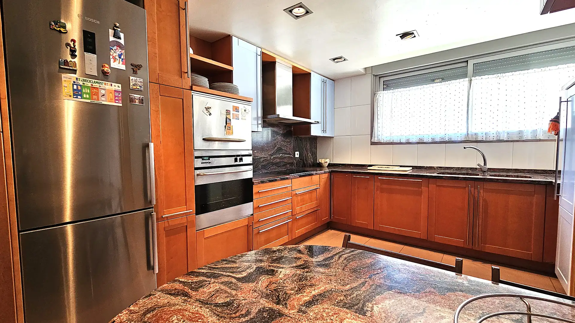Cocina de Casa adosada en venta en Zaragoza con Aire acondicionado, Calefacción y Jardín privado