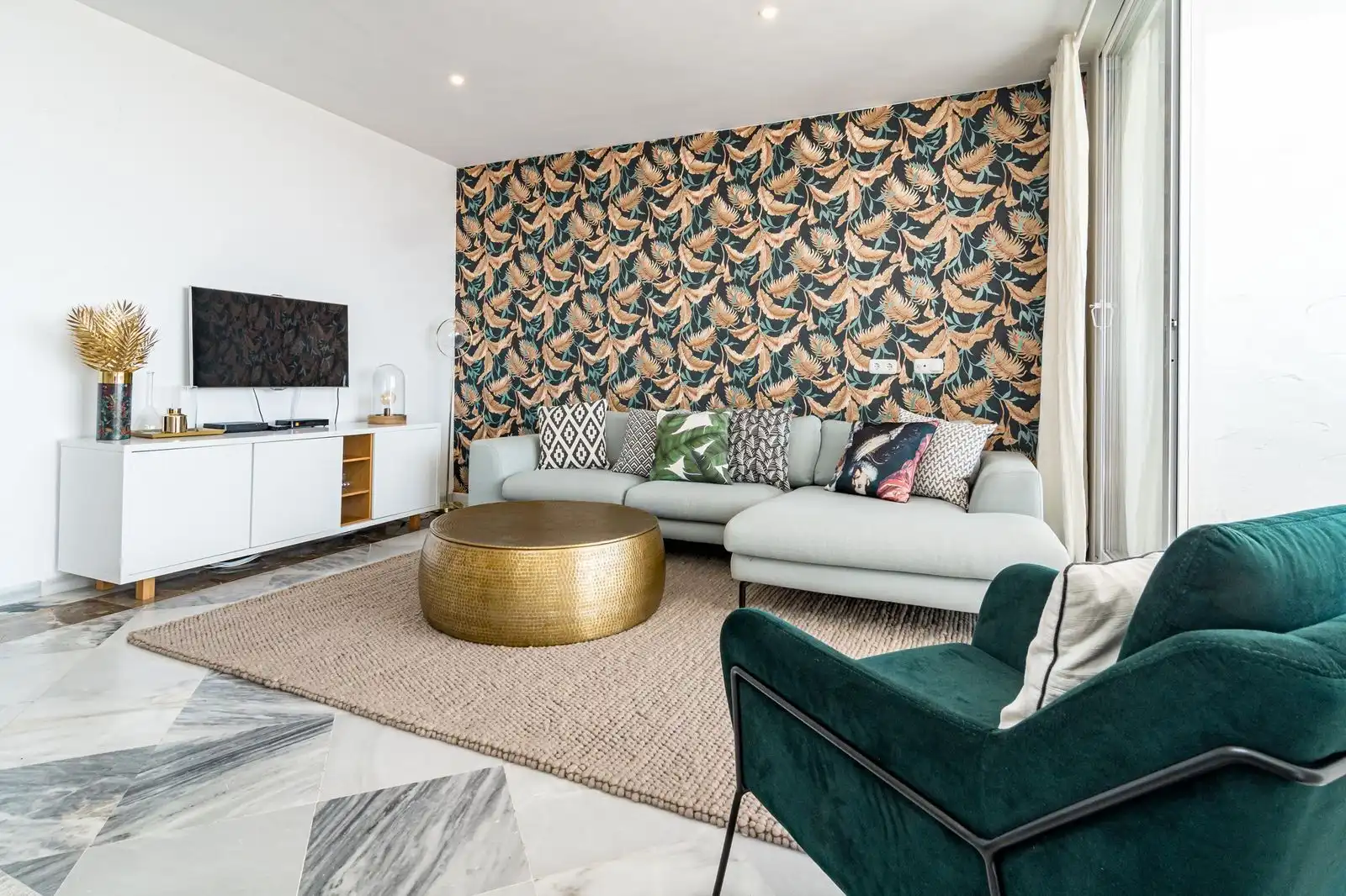 Sala d'estar de Apartament en venda en Marbella amb Terrassa, Moblat i Piscina comunitària