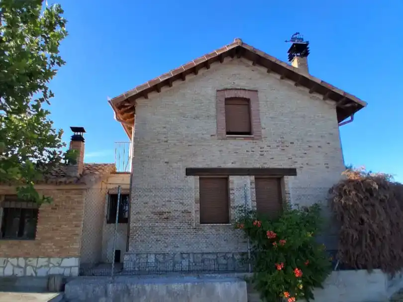Vista exterior de Casa o xalet en venda en Villarramiel amb Aire condicionat i Balcó