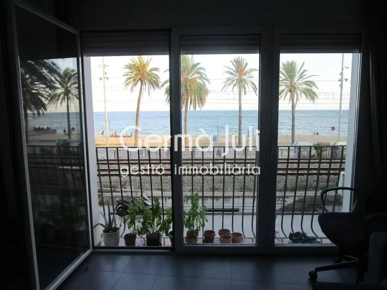 Vista exterior de Pis en venda en Badalona amb Calefacció i Balcó